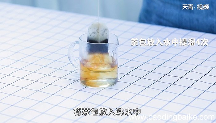 冰柠檬红茶怎么做 冰柠檬红茶的做法