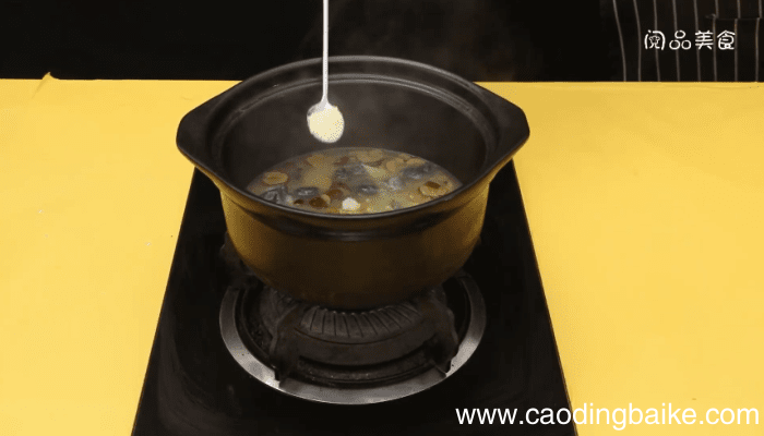 黄芪当归炖乌鸡 黄芪当归炖乌鸡的做法