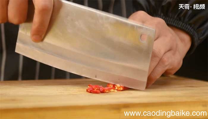 土豆茄子炒豆角的做法 土豆茄子炒豆角怎么做