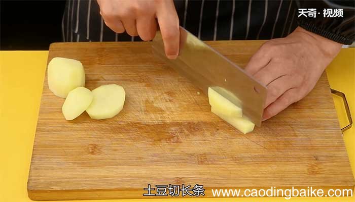 土豆茄子炒豆角的做法 土豆茄子炒豆角怎么做