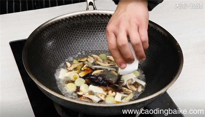 冬菇煎豆腐怎么做 冬菇煎豆腐的做法