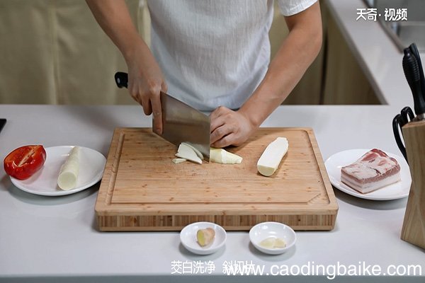 茭白炒肉的做法