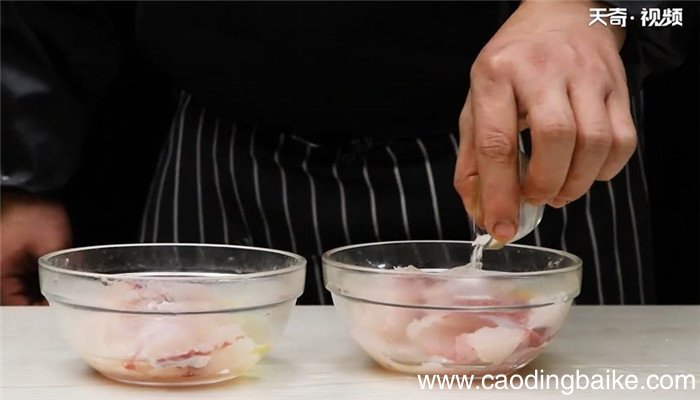 炒彩色鱼片怎么做 炒彩色鱼片的做法