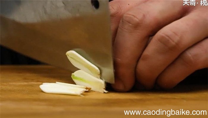 炒彩色鱼片怎么做 炒彩色鱼片的做法