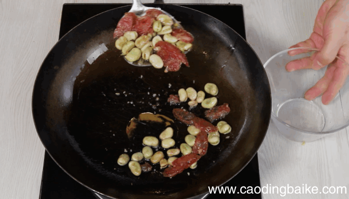 火腿豌豆焖饭做法，火腿豌豆焖饭怎么做