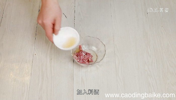 秋葵炒猪颈肉怎么做 秋葵炒猪颈肉的做法
