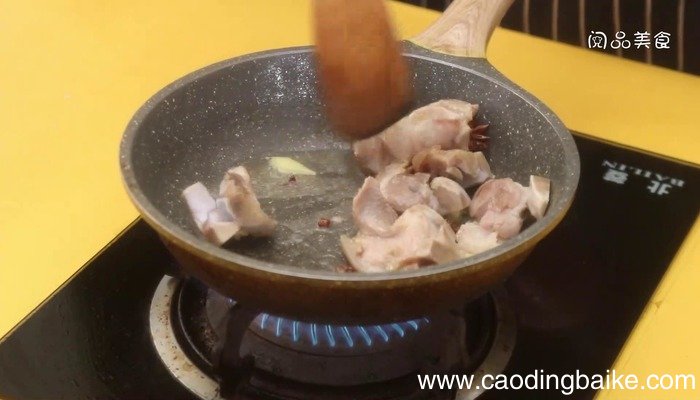 胡萝卜炖猪脚的做法 胡萝卜炖猪脚怎么做好吃