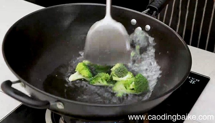 油炸猪扒饭的做法 油炸猪扒饭怎么做