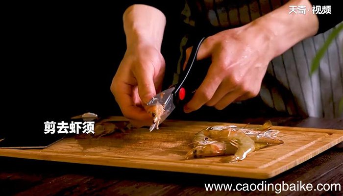 奶油蒜蓉烤大虾的做法 奶油蒜蓉烤大虾怎么做