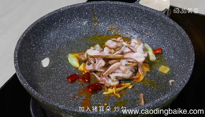 嫩南瓜炒猪耳朵的做法 嫩南瓜炒猪耳朵怎么做