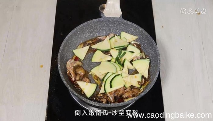 嫩南瓜炒猪耳朵的做法 嫩南瓜炒猪耳朵怎么做