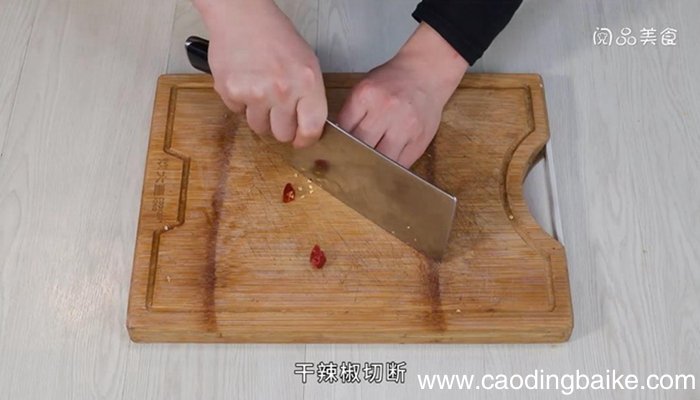 嫩南瓜炒猪耳朵的做法 嫩南瓜炒猪耳朵怎么做