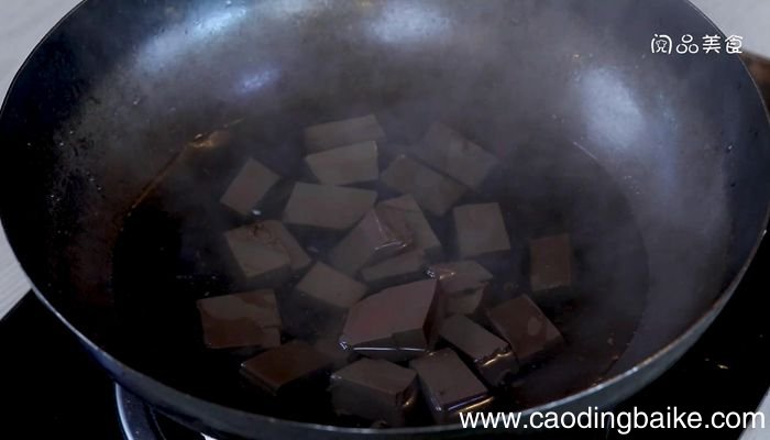 五花肉炖鸭血的做法五花肉炖鸭血怎么做