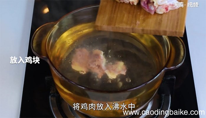 莲子炖鸡汤的做法 如何做莲子炖鸡汤