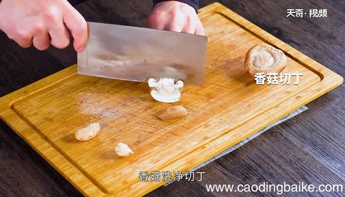 鹅肝虾仁炒饭怎么做 鹅肝虾仁炒饭的做法