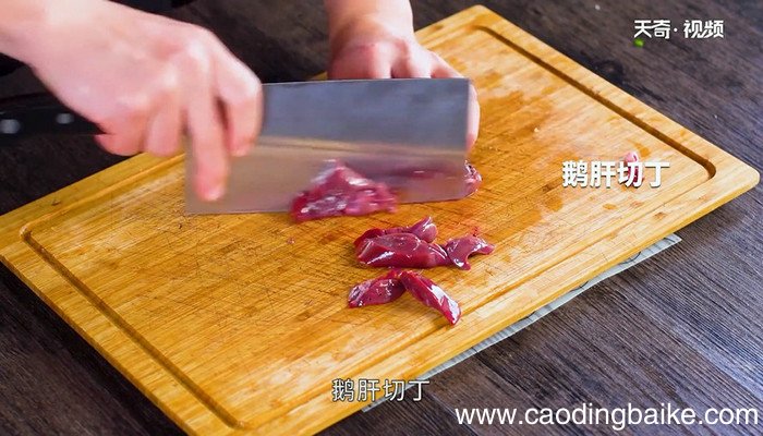 鹅肝虾仁炒饭怎么做 鹅肝虾仁炒饭的做法