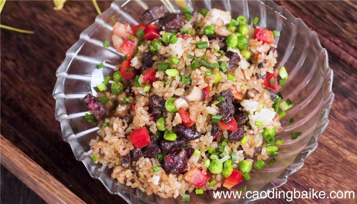 鹅肝虾仁炒饭怎么做 鹅肝虾仁炒饭的做法