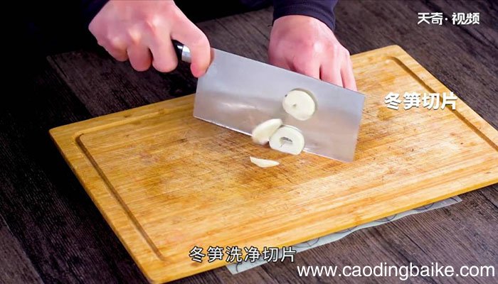 三鲜焖鹌鹑蛋怎么做 三鲜焖鹌鹑蛋
