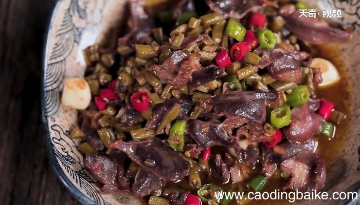 酸豇豆炒鸭胗怎么做 酸豇豆炒鸭胗咋做