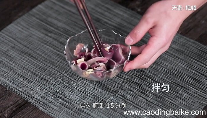 酸豇豆炒鸭胗怎么做 酸豇豆炒鸭胗咋做