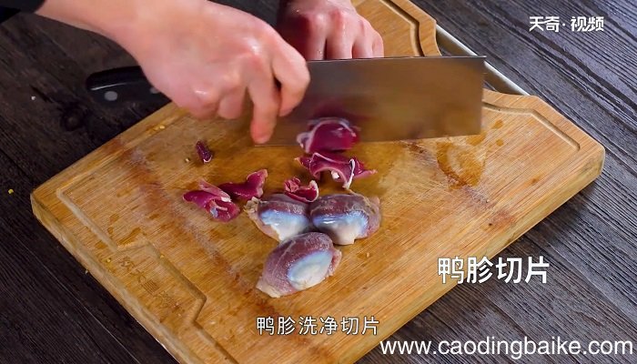 酸豇豆炒鸭胗怎么做 酸豇豆炒鸭胗咋做