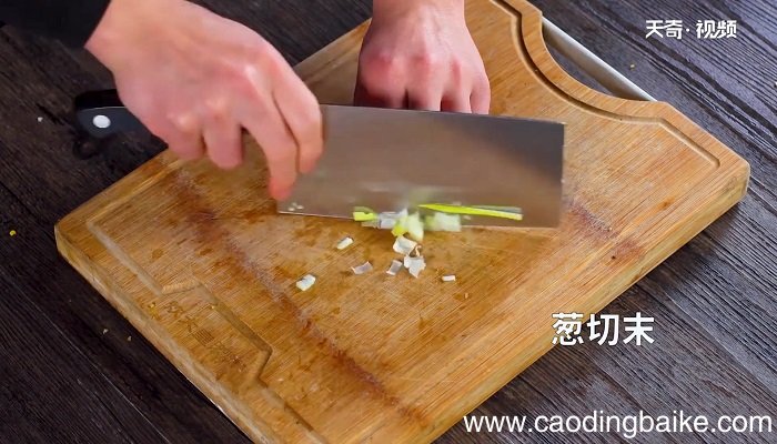 酸豇豆炒鸭胗怎么做 酸豇豆炒鸭胗咋做