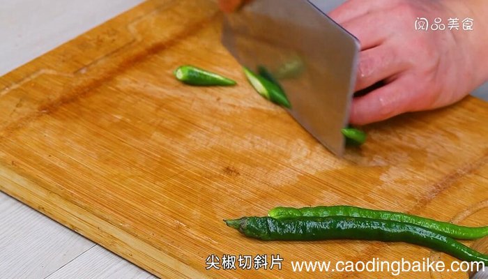 辣椒炒肘子肉的做法 辣椒炒肘子肉怎么做