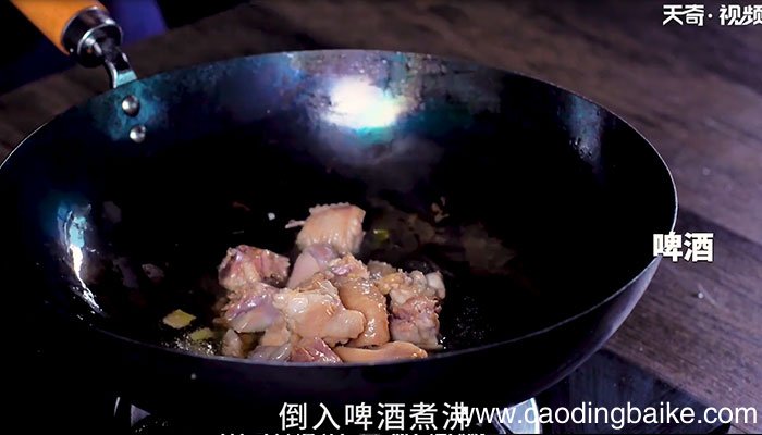 酸豆角焖小公鸡怎么做酸豆角焖小公鸡的做法