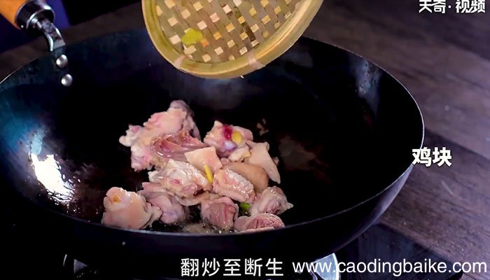 酸豆角焖小公鸡怎么做酸豆角焖小公鸡的做法