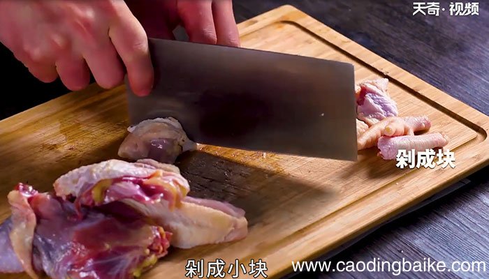 酸豆角焖小公鸡怎么做酸豆角焖小公鸡的做法
