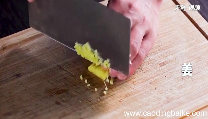 芹菜甜椒牛肉的做法 芹菜甜椒牛肉怎么做