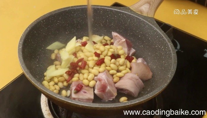 红焖猪脚黄豆的做法 红焖猪脚黄豆怎么做好吃