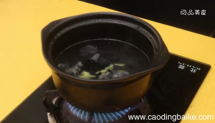 黑豆木耳乌鸡汤的做法 黑豆木耳乌鸡汤怎么做好吃
