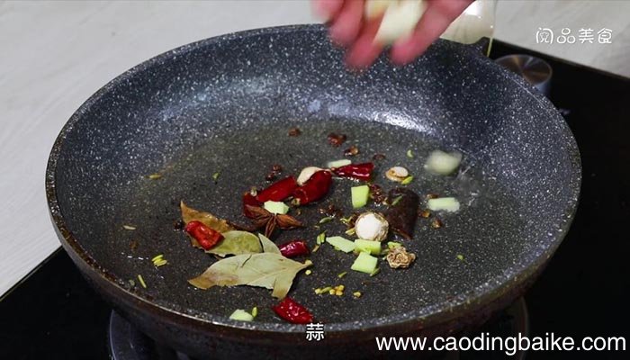 鄂菜油焖小龙虾做法 鄂菜油焖小龙虾