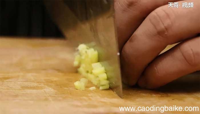 烧荷包鲫鱼的做法 烧荷包鲫鱼怎么做