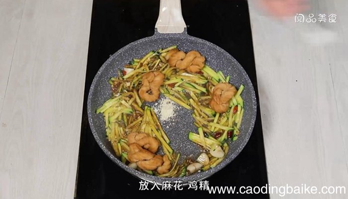 嫩南瓜炒麻花的做法 嫩南瓜炒麻花怎么做