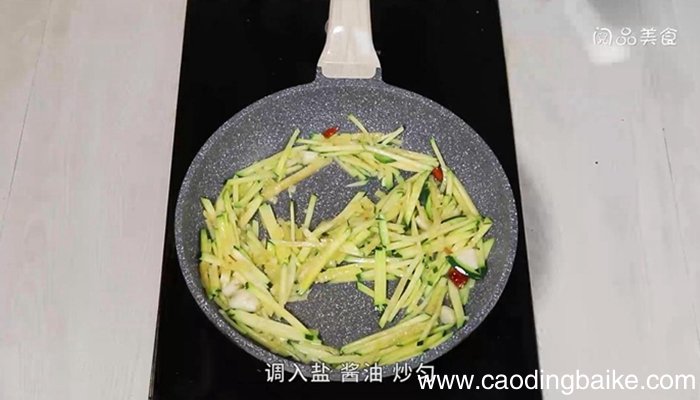 嫩南瓜炒麻花的做法 嫩南瓜炒麻花怎么做