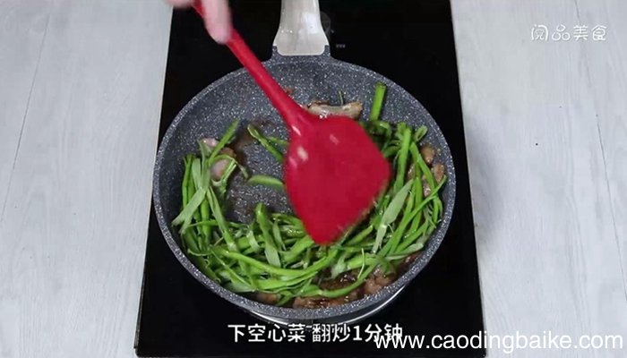 五花肉炒空心菜杆的做法 五花肉炒空心菜杆怎么做