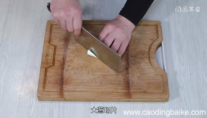 五花肉炒空心菜杆的做法 五花肉炒空心菜杆怎么做
