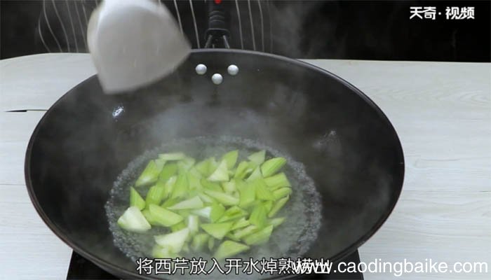 西芹百合炒腰果的做法 西芹百合炒腰果怎么做