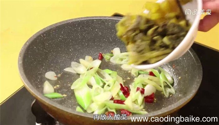 酸菜焖鸭脖怎么做 酸菜焖鸭脖做法是什么
