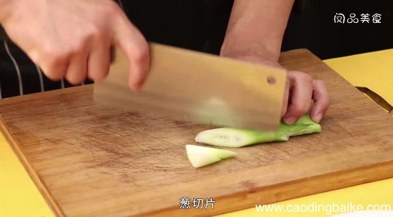 酸菜焖鸭脖怎么做 酸菜焖鸭脖做法是什么