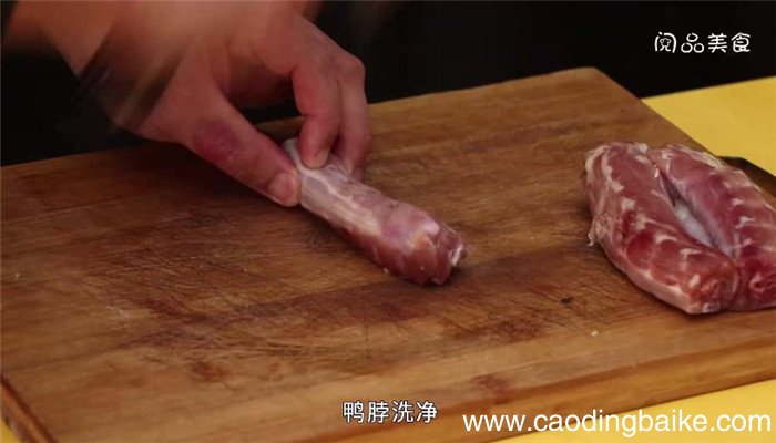 酸菜焖鸭脖怎么做 酸菜焖鸭脖做法是什么