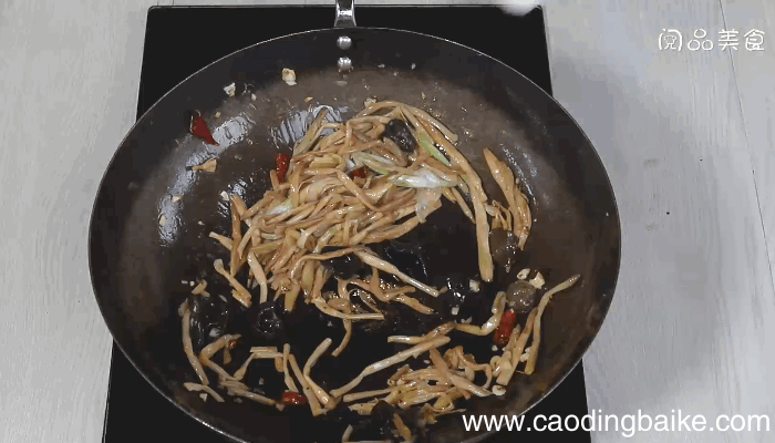 黄花菜木耳炒肉丝的做法，黄花菜木耳炒肉丝怎么做