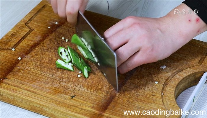 清炒秋葵菱角的做法 清炒秋葵菱角怎么做