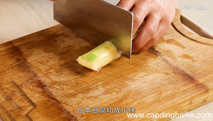 日本豆腐蒸藕圆怎么做 日本豆腐蒸藕圆的做法