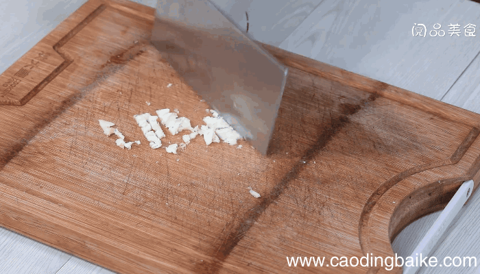 油豆腐黄花菜炒肉的做法，油豆腐黄花菜炒肉怎么做
