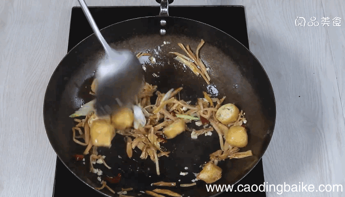 油豆腐黄花菜炒肉的做法，油豆腐黄花菜炒肉怎么做