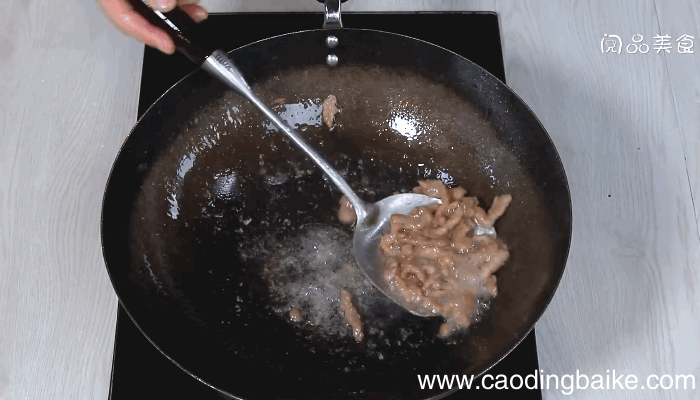 油豆腐黄花菜炒肉的做法，油豆腐黄花菜炒肉怎么做