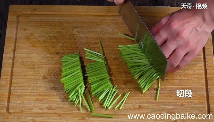 芦蒿炒金针菇的做法 芦蒿炒金针菇怎么做
